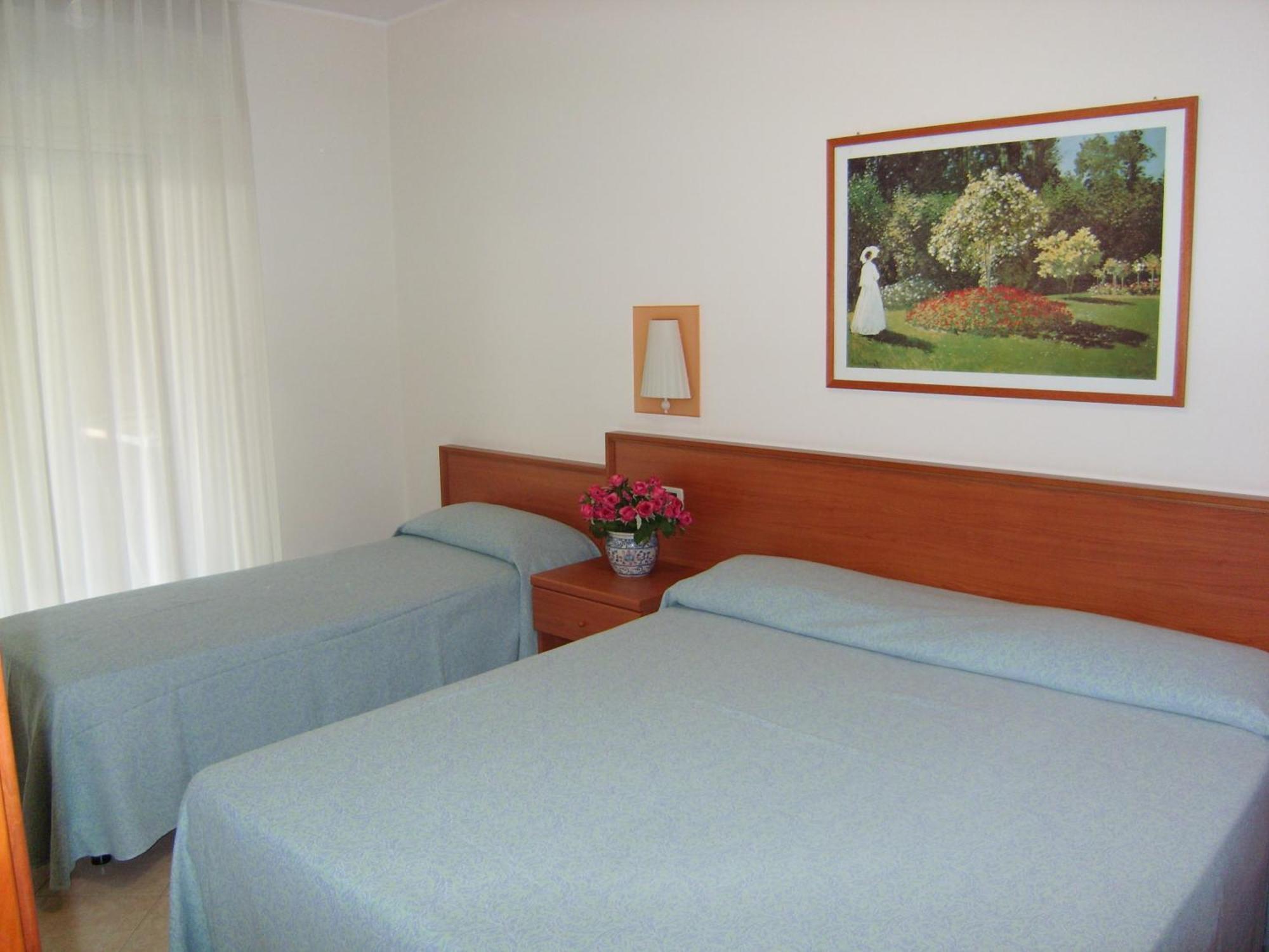 Residence Torre Del Mar Alba Adriatica Zimmer foto